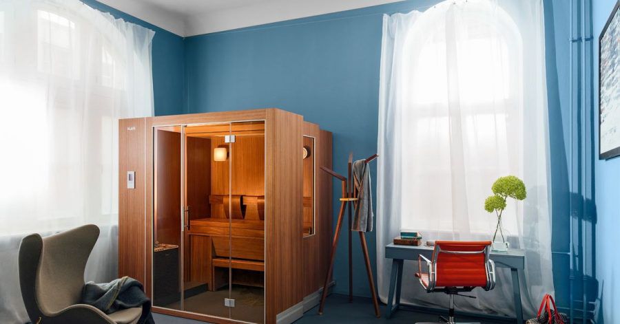 Sauna oder Schrank? Man muss schon zwei Mal hinsehen um zu erkennen, dass sich hier die Sauna S1 von Klafs versteckt.
