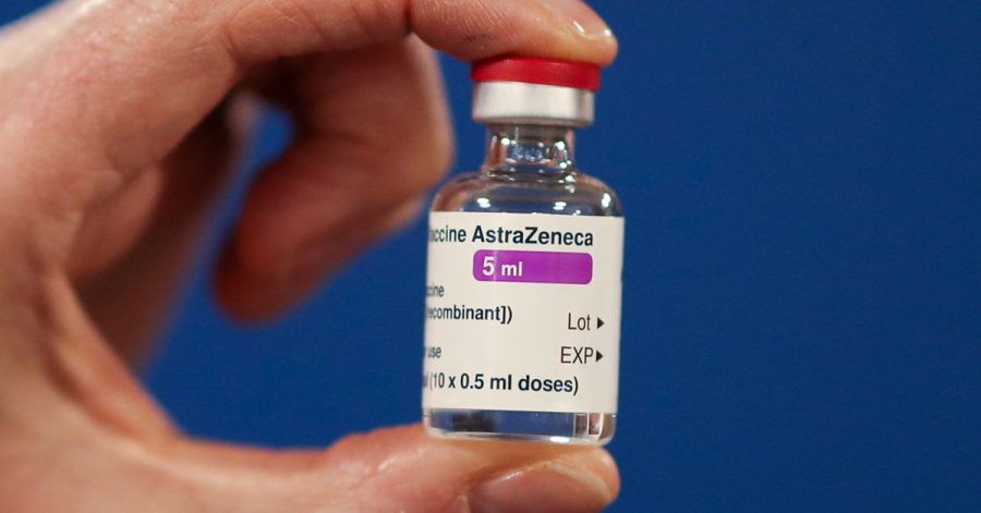 Nach Klagen von Klinik-Angestellten über Nebenwirkungen sind in Niedersachsen Impfungen mit dem Corona-Impfstoff von Astrazeneca an zwei Orten gestoppt worden.