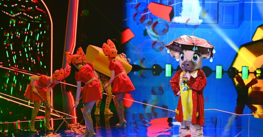 Die Figur «Schwein» tritt in der ersten Folge der vierten Staffel der ProSieben-Show «The Masked Singer» auf.