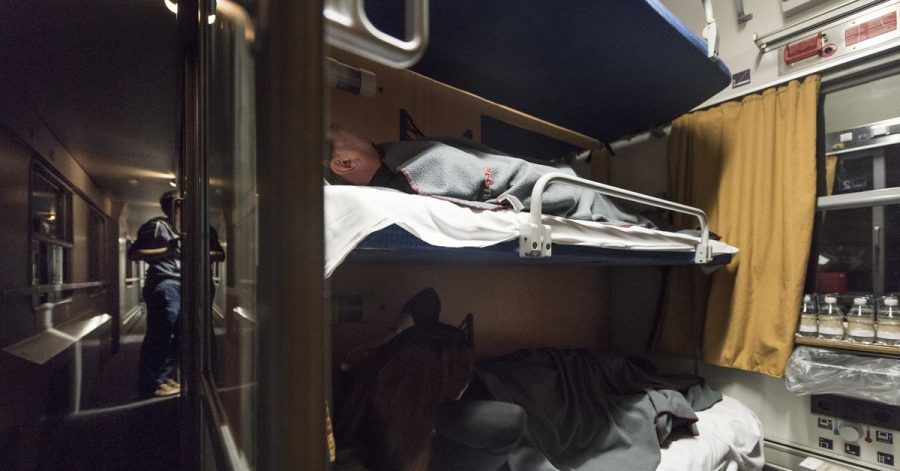 Reisende haben es sich im Nachtzug der Österreichischen Bundesbahnen auf der Fahrt von Zürich nach Hamburg bequem gemacht. Wie ausgelastet wäre eine Verbindung nach Spanien?