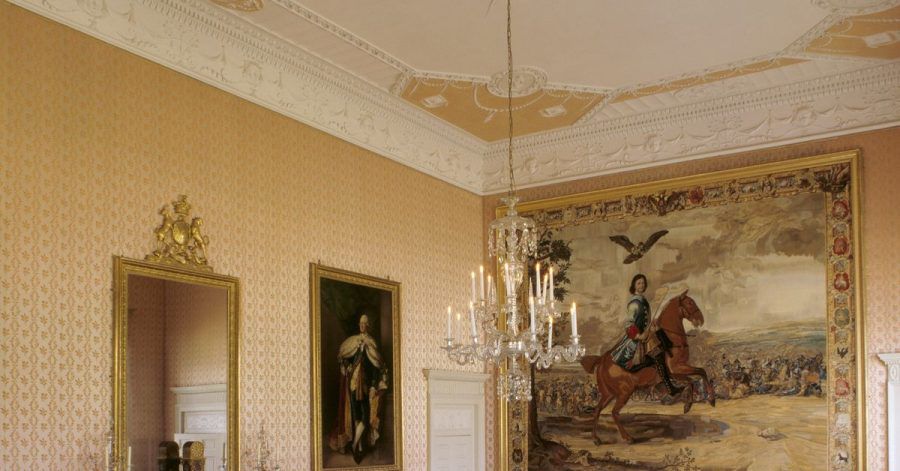 Der Wandteppich von Peter dem Großen, der 1709 über die Schweden triumphierte, im ostenglischen Herrenhaus Blickling Hall muss nun vor Kleidermotten geschützt werden.