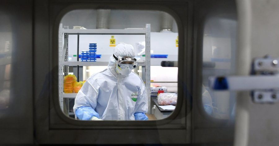 Ein Mitarbeiter des Coronavirus-Nachweislabors «Huoyan» in Wuhan,. Die Suche nach der Herkunft des Erregers gilt als politisch heikel. C