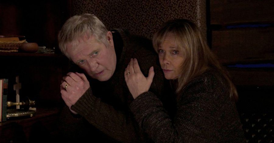 Pfarrer Manfred Bahnert (Harald Krassnitzer) und seine Frau Claudia (Ann-Kathrin Kramer) geraten in die Gewalt von brutalen Gefängnisausbrechern.