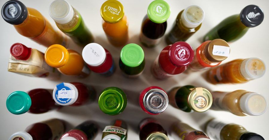 Laut Stiftung Warentest trinkt fast jeder Zweite einen Smoothie, um seiner Gesundheit etwas Gutes zu tun. Die flüssigen Snacks enthalten aber auch viel Zucker.