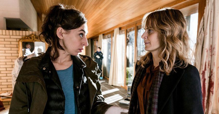 Kommissarin Isabelle Grandjean (Anna Pieri Zuercher, r) und ihre Kollegin Tessa Ott (Carol Schuler) in einer Szene aus dem "Tatort: Schoggiläbe".