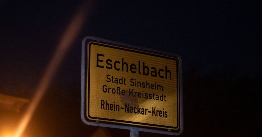 Ein 13-jähriger Junge ist an einem Waldrand bei Bei Sinsheim-Eschelbach tot gefunden worden.