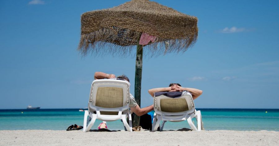 Laut dem Tourismusbeauftragten der Bundesregierung können sich die Deutschen berechtigte Hoffnungen auf einen Sommerurlaub im Ausland machen.