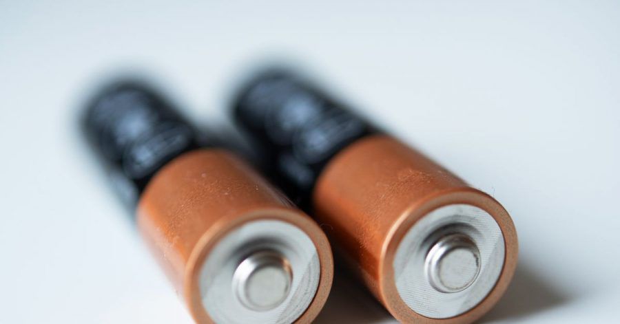 AA-Batterien braucht man im Alltag noch recht häufig. Mehr als 20 Cent pro Stück muss man dafür aber nicht ausgeben, wie ein aktueller Test zeigt.