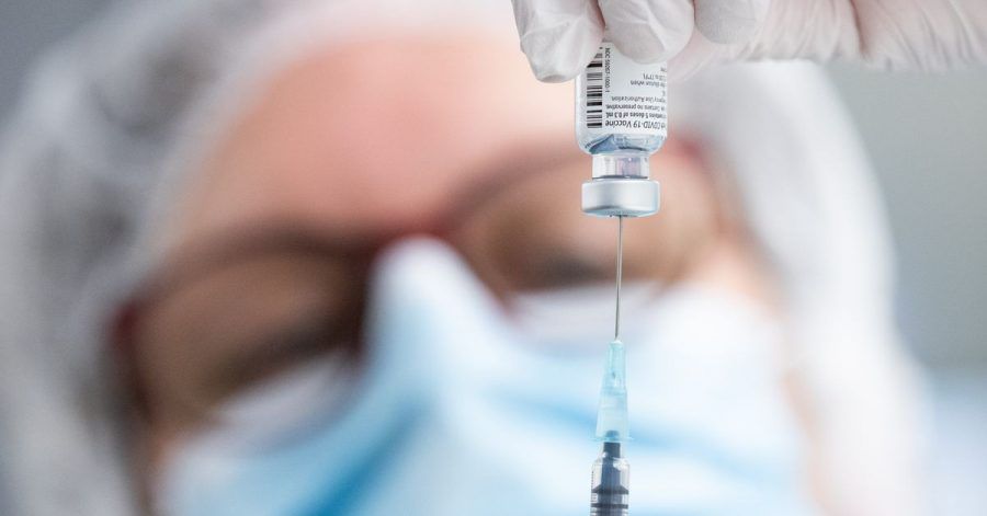 Trotz der Impfungen steigen die Corona-Neuinfektionen weiterhin leicht an.
