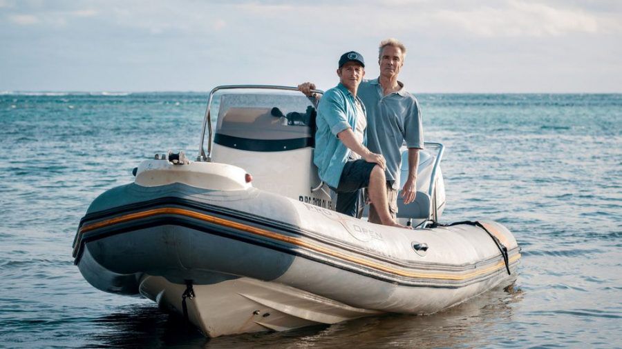 "Retter der Meere: Tödliche Strandung": Umweltvisionär Reno Finnings (Hannes Jaenicke, l.) mit seinem Partner Pit Wagner (Daniel Roesner) (cg/spot)