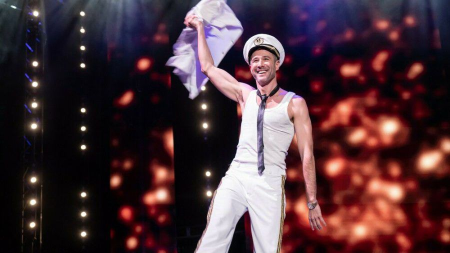 Jochen Schropp legt für den guten Zweck in "Showtime of my Life - Stars gegen Krebs" einen Striptease hin. (jru/spot)