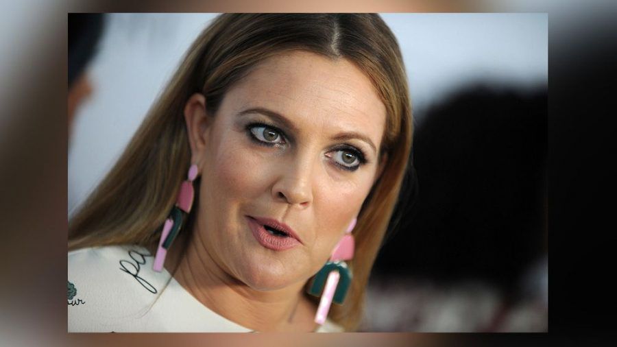 Auch Drew Barrymore hat mit Augenringen zu kämpfen. (kms/spot)
