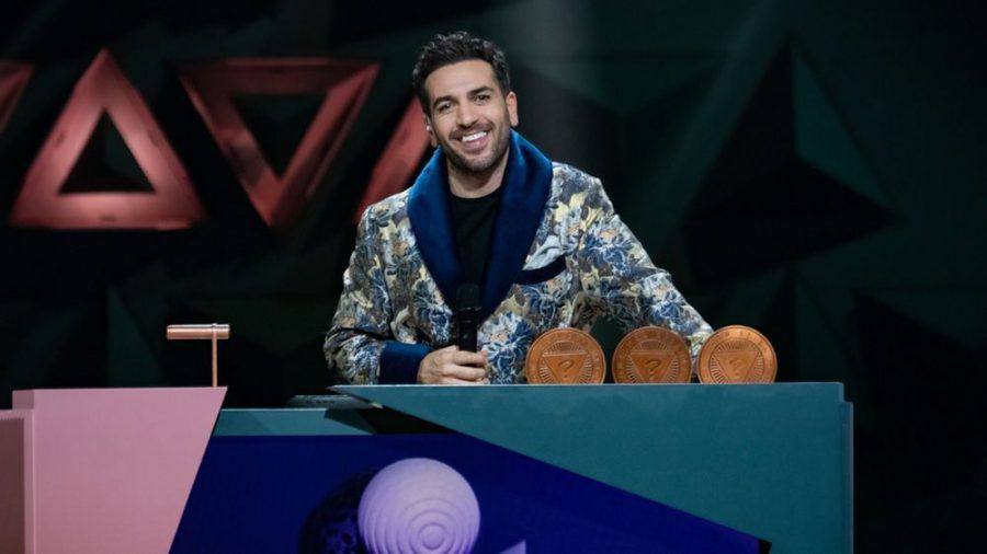 Elyas M'Barek führte im Bademantel durch die letzte Folge der ersten Staffel von "Wer stiehlt mir die Show?" - und gewann erneut. (dr/spot)