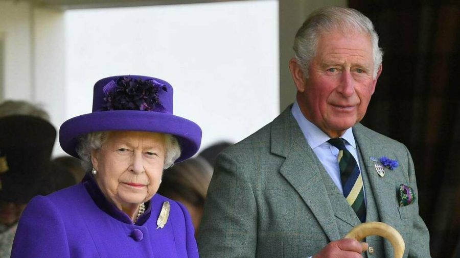 Queen Elizabeth II. und Prinz Charles trauern um einen Freund der Familie. (ili/spot)