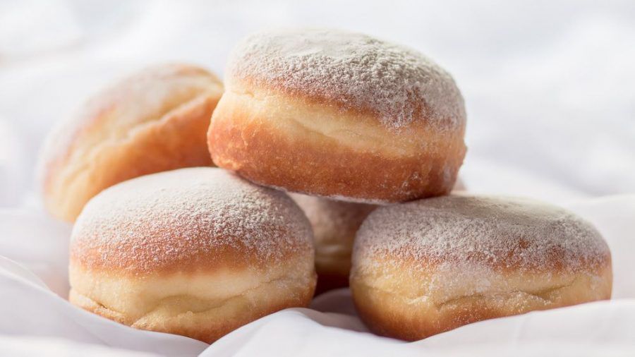 Berliner, oder Krapfen genannt, gehören für viele zum Karneval einfach dazu. (amw/spot)