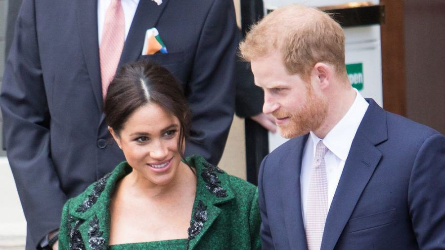 Herzogin Meghan begleitet Prinz Harry angeblich nicht nach Großbritannien. (ili/spot)