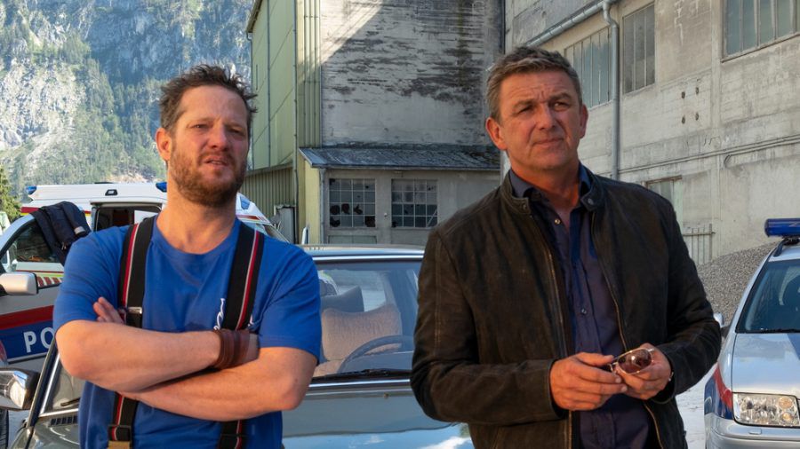 "Der Bergdoktor: Feuer": Martin (Hans Sigl, r.) versucht Andreas Kloser (Aurel Manthei) ins Gewissen zu reden. (cg/spot)