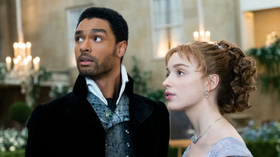 Regé-Jean Page und Phoebe Dynevor sind die Stars der ersten Staffel von "Bridgerton". (stk/spot)