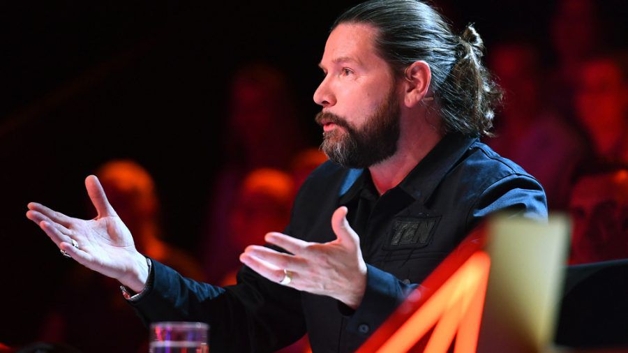 Rea Garvey liebt es neben Ruth Moschner bei "The Masked Singer" zu rätseln. (jom/spot)