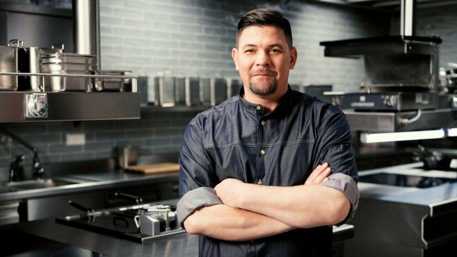 Tim Mälzer duelliert sich in "Kitchen Impossible" wieder mit Kochkollegen - dieses Mal in Deutschland und Österreich. (jom/spot)