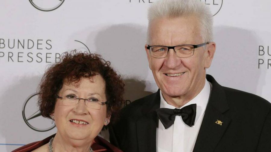 Baden-Württembergs Ministerpräsident Winfried Kretschmann und seine Frau Gerlinde bei einem Auftritt in Berlin. (hub/spot)