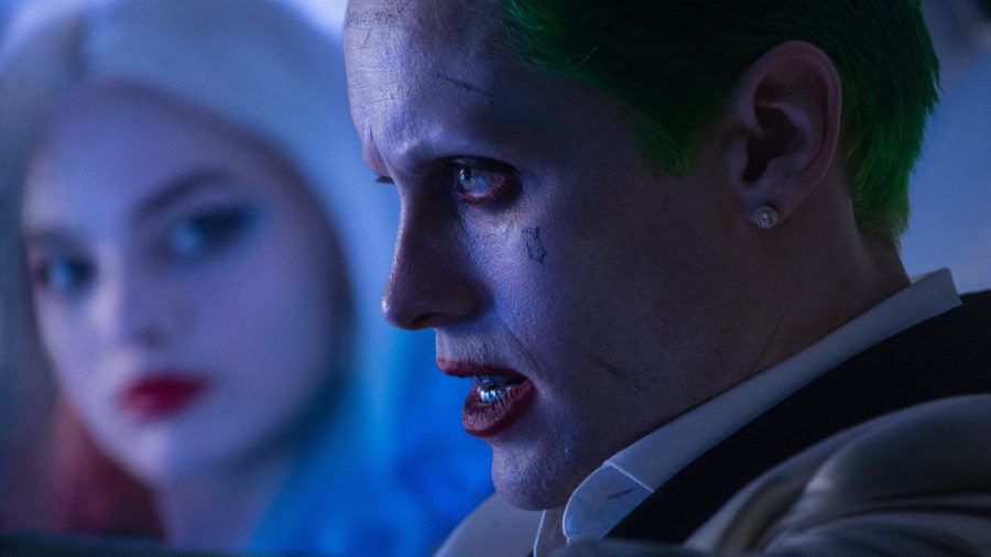 Jared Leto soll am Set von "Suicide Squad" nicht nur als Joker auf verrückte Ideen gekommen sein - zum Leidwesen von Margot Robbie? (stk/spot)