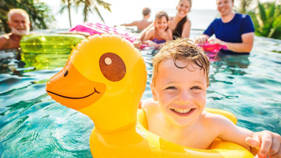 Vor allem Kinder profitieren von gemeinsamen Urlauben mit der Großfamilie. (elm/spot)