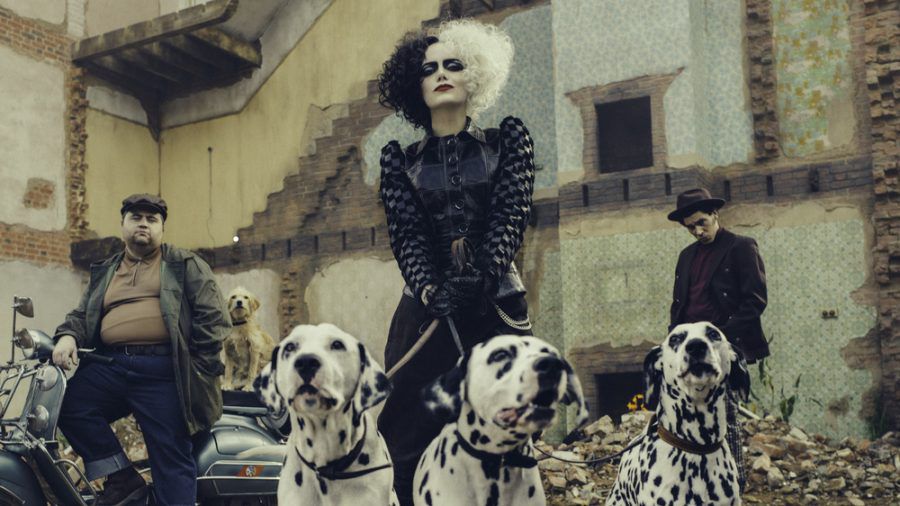 Emma Stone als Schurkin Cruella de Vil (eee/spot)