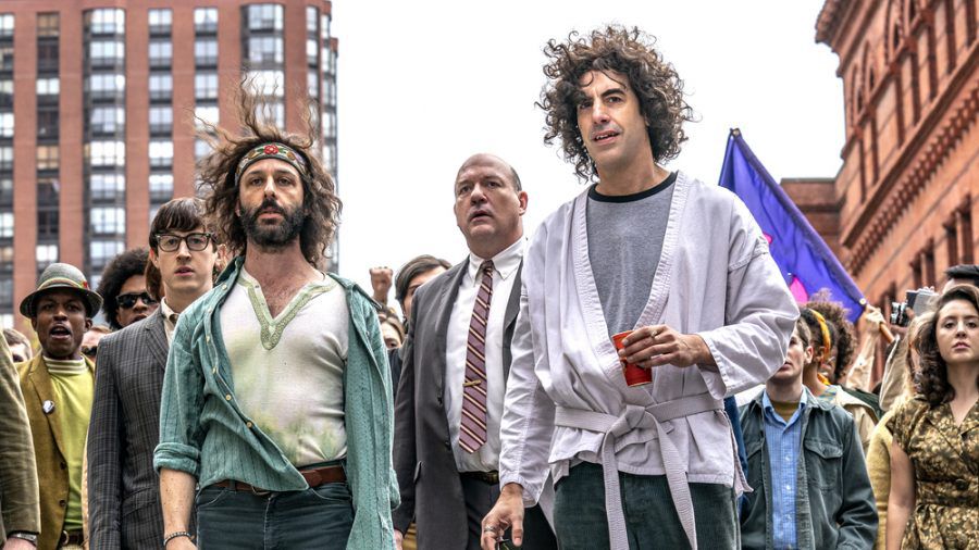 Sacha Baron Cohen (r.) ist für seine Darbietung als Abbie Hoffman für einen Golden Globe nominiert. (stk/spot)