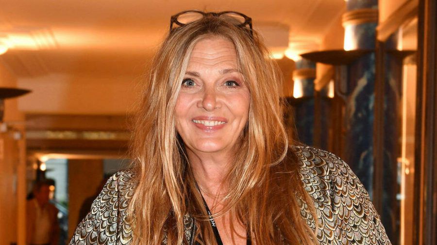 Schauspielerin Nicole Boettcher lässt den Beauty-Doc ran. (cos/spot)
