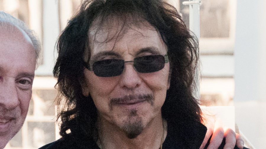 Black-Sabbath-Gitarrist Tony Iommi kämpft seit Jahren gegen Lymphdrüsenkrebs. (ili/spot)