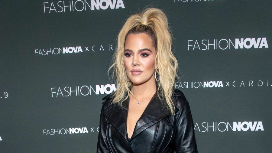 Ist Khloé Kardashian etwa verlobt? (jru/spot)