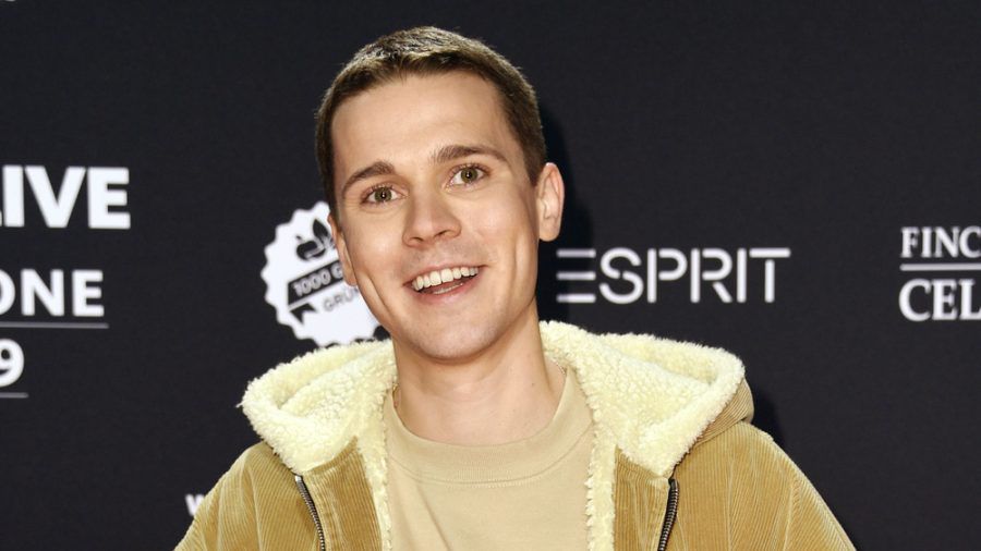 DJ Felix Jaehn hat das Leben als Single hinter sich gelassen. (cos/spot)