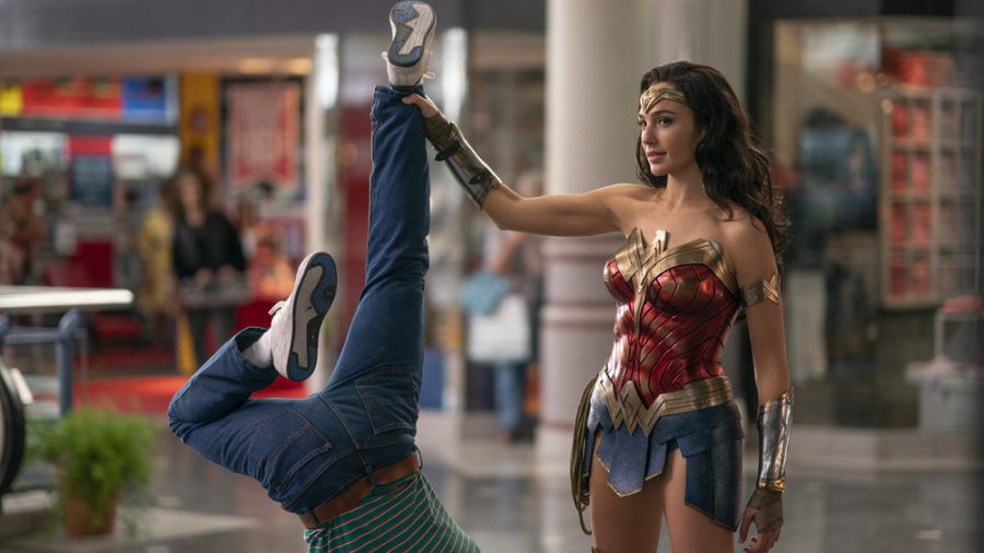 Wonder Woman (Gal Gadot) hat mit einem Schurken leichtes Spiel (rto/spot)