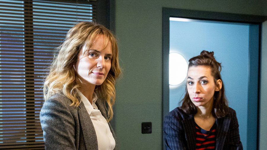 Das neue Schweizer Ermittlerinnen-Team: Kommissarin Isabelle Grandjean (Anna Pieri Zuercher) und ihre Kollegin Tessa Ott (Carol Schuler) (dr/spot)