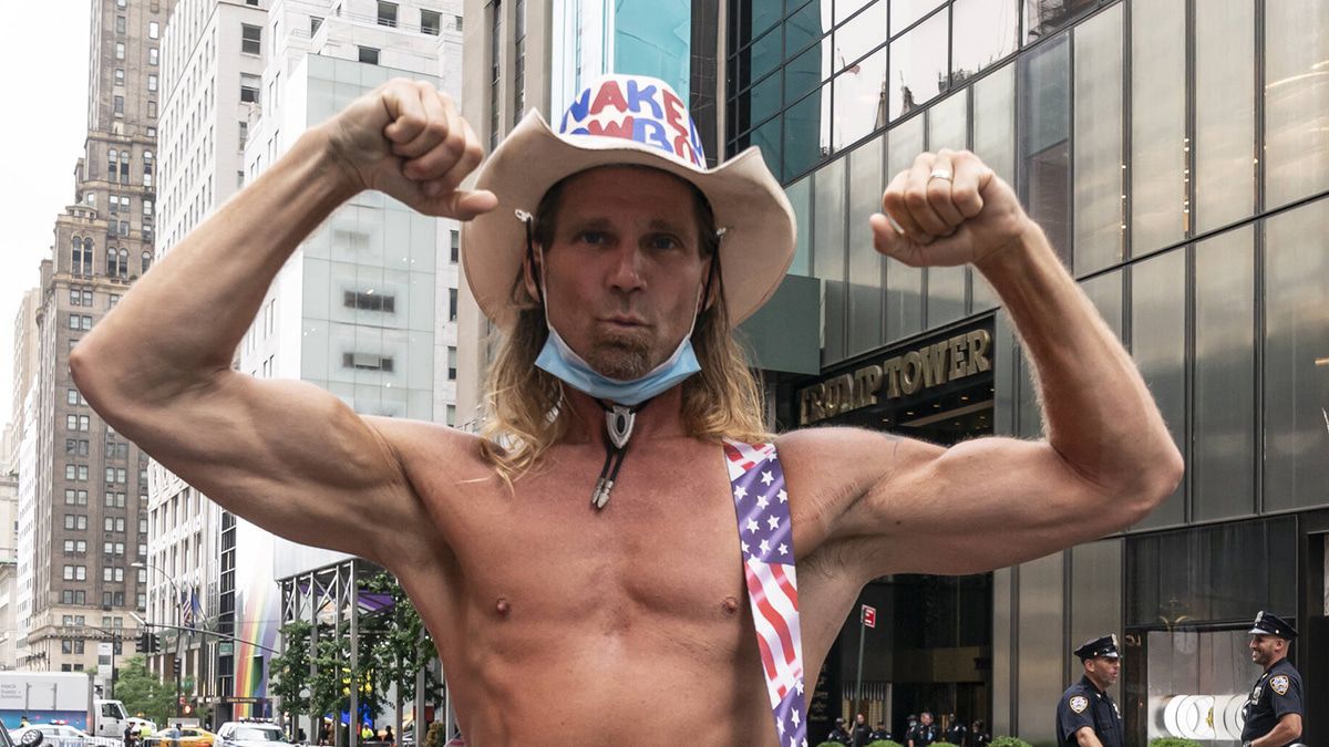 "Naked Cowboy": Einsam in der Pandemie, allein im Schneesturm