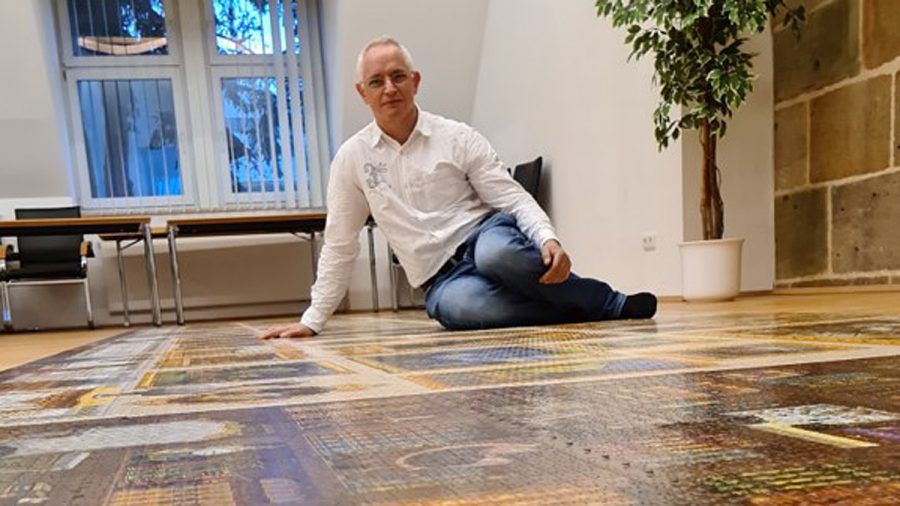 Der Puzzlekönig hat 53.999 Teile zusammen - eins fehlt!