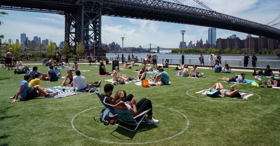 Relaxen mit Abstand - der Domino Park in Brooklyn.