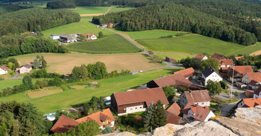 Der Oberpfälzer Wald von oben: Ausblick von der Burg Haus Murach.