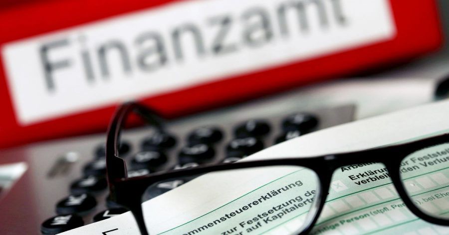 Gehaltszuschläge an Sonn- und Feiertagen können steuerfrei bleiben, solange die Gehaltszuschläge individuell für die erbrachten Stunden abgerechnet werden.