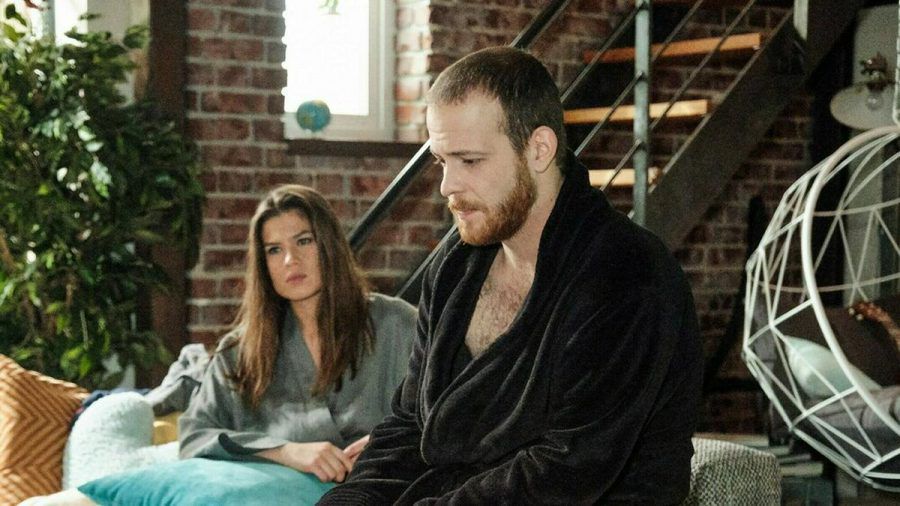 "Unter uns": Vivien versucht vergeblich, den Sex mit Tobias zu forcieren. (cg/spot)