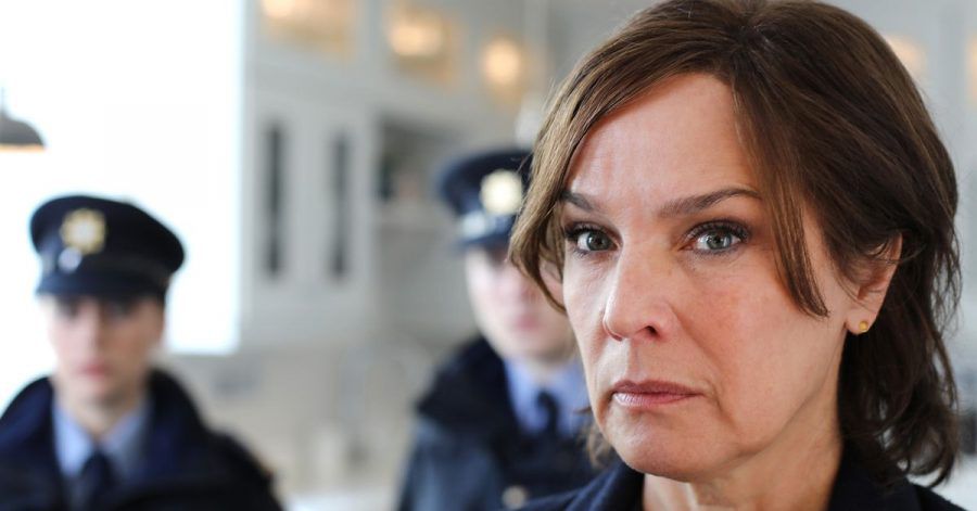 Kriminalpsychologin Cathrin Blake (Désirée Nosbusch) unterstützt die Polizei.