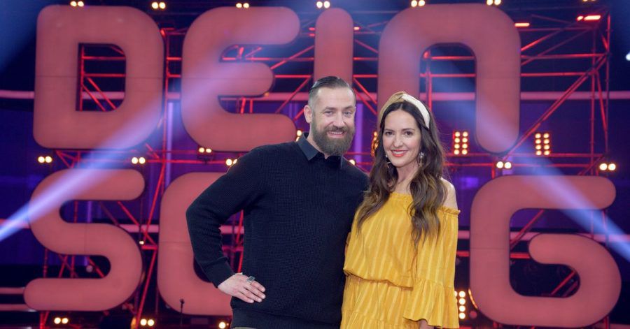 Bürger Lars Dietrich und Johanna Klum moderieren den Wettbewerb.