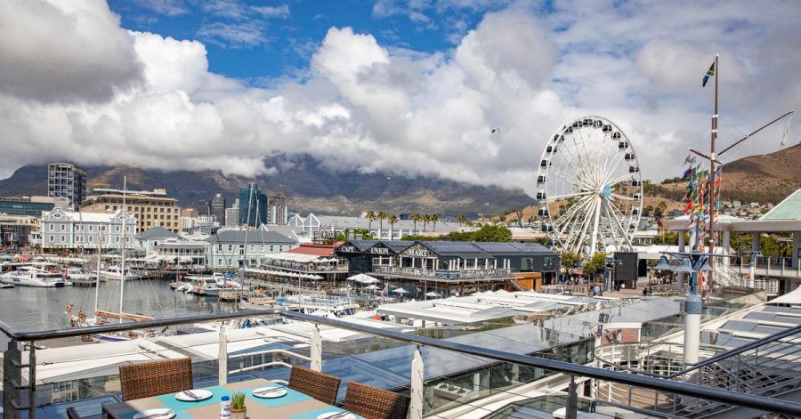 Der beliebte Touristenort Victoria and Alfred (V&A) Waterfront District in Kapstadt ist leer. Doch schon bald will die Lufthansa wieder einige Besucher aus Deutschland nach Südafrika bringen.