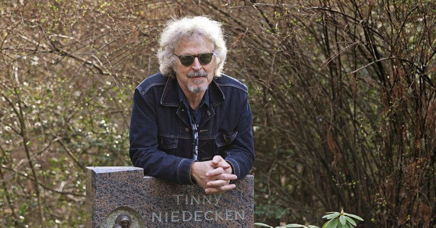 «Verdamp lang her»: Wolfgang Niedecken am Grab seiner Eltern. Jetzt wird der Kölner Musiker 70.