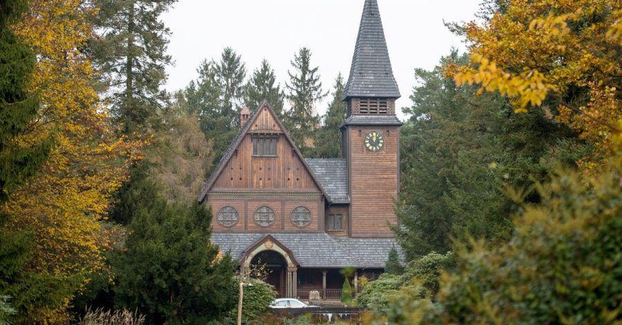 In der Netflix-Serie «Dark» taucht die Friedhofskapelle auf dem Südwestkirchhof in Stahnsdorf auf.