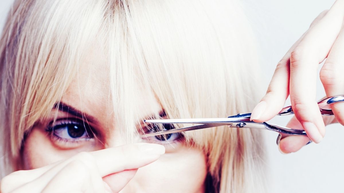Geheimratsecken bei Frauen: Effektiv behandeln mit Haarlinienkorrektur