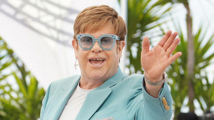 Elton John feiert seinen 74. Geburtstag mit der Familie. (cos/spot)