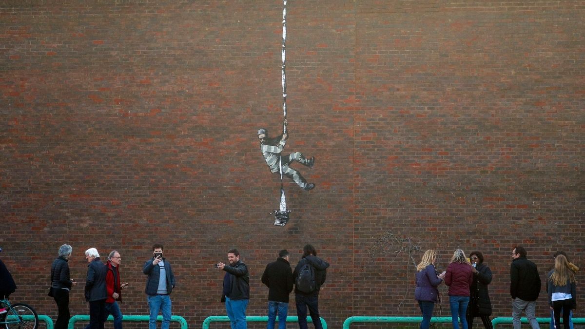 Video: Banksy bekennt sich auf Insta zu Gefängnis-Graffiti