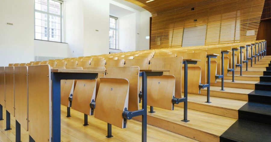 Der Weg in den Hochschul-Hörsaal steht auch Bewerberinnen und Bewerbern ohne Abitur oder Fachabitur offen.